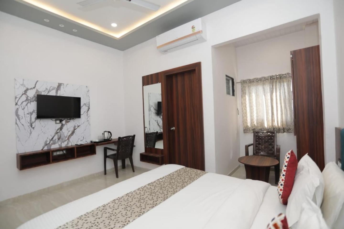 Rajmoti & Restro Hotel
