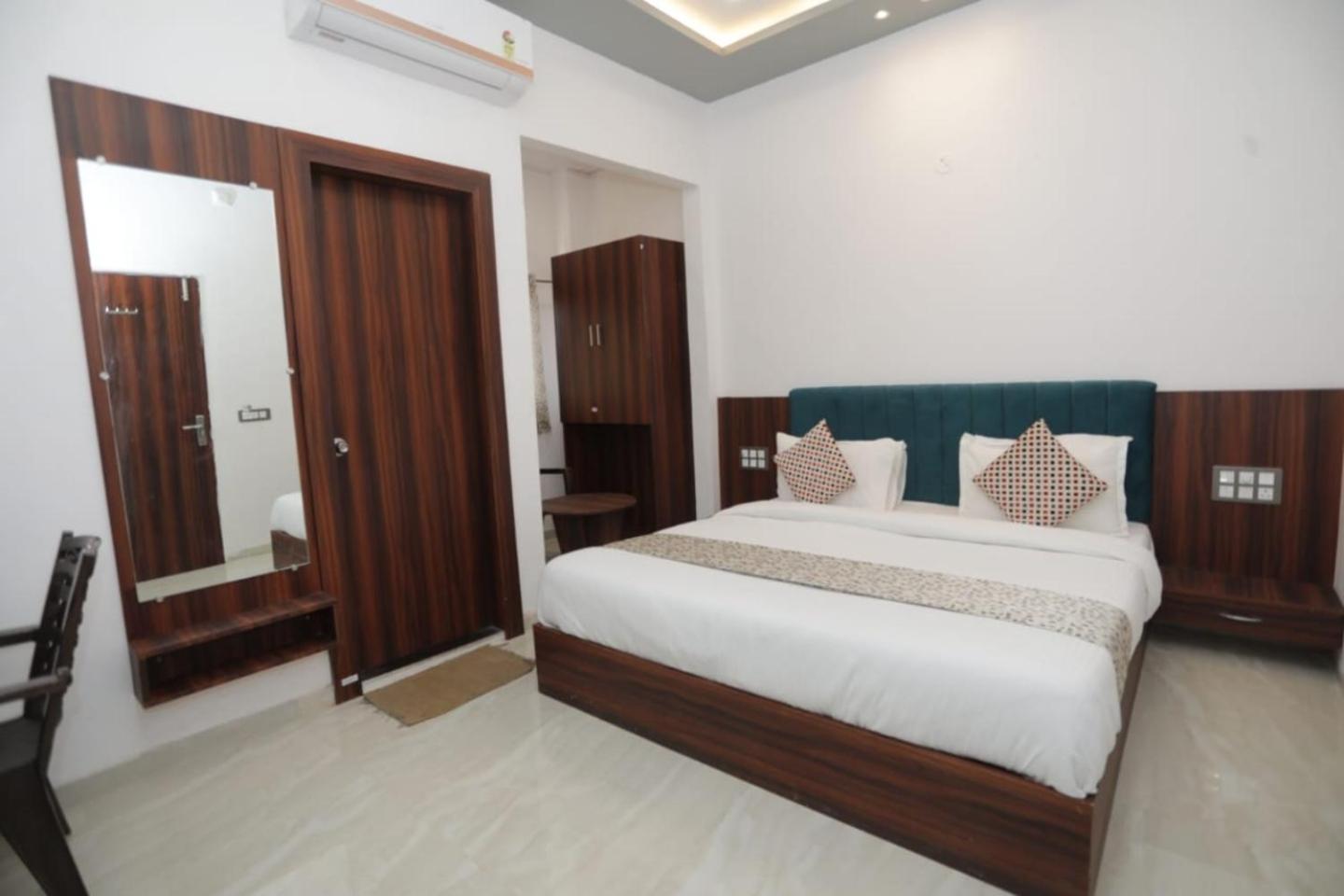 Rajmoti & Restro 3* Udaipur
