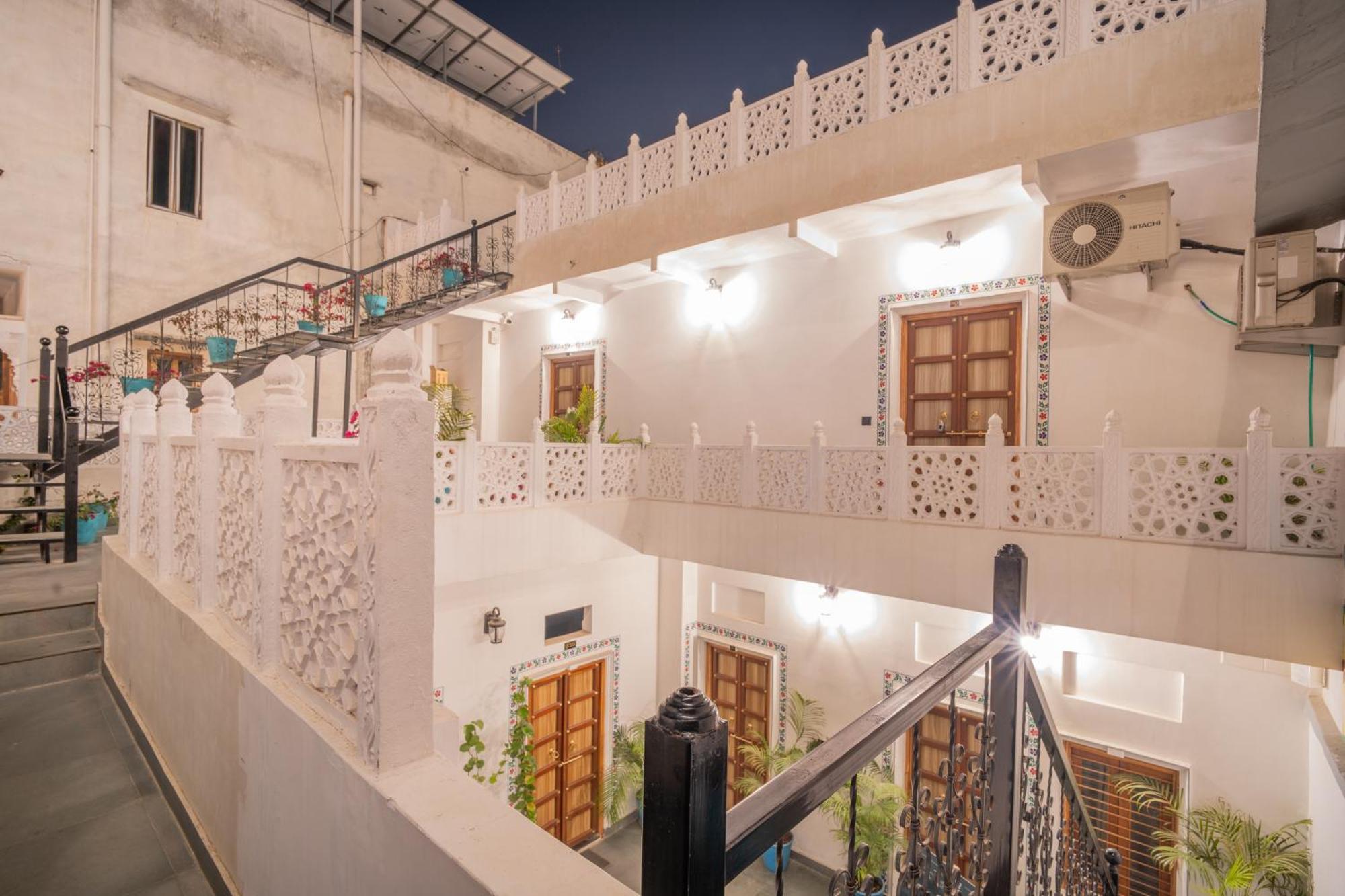 Amoraya Hotel
