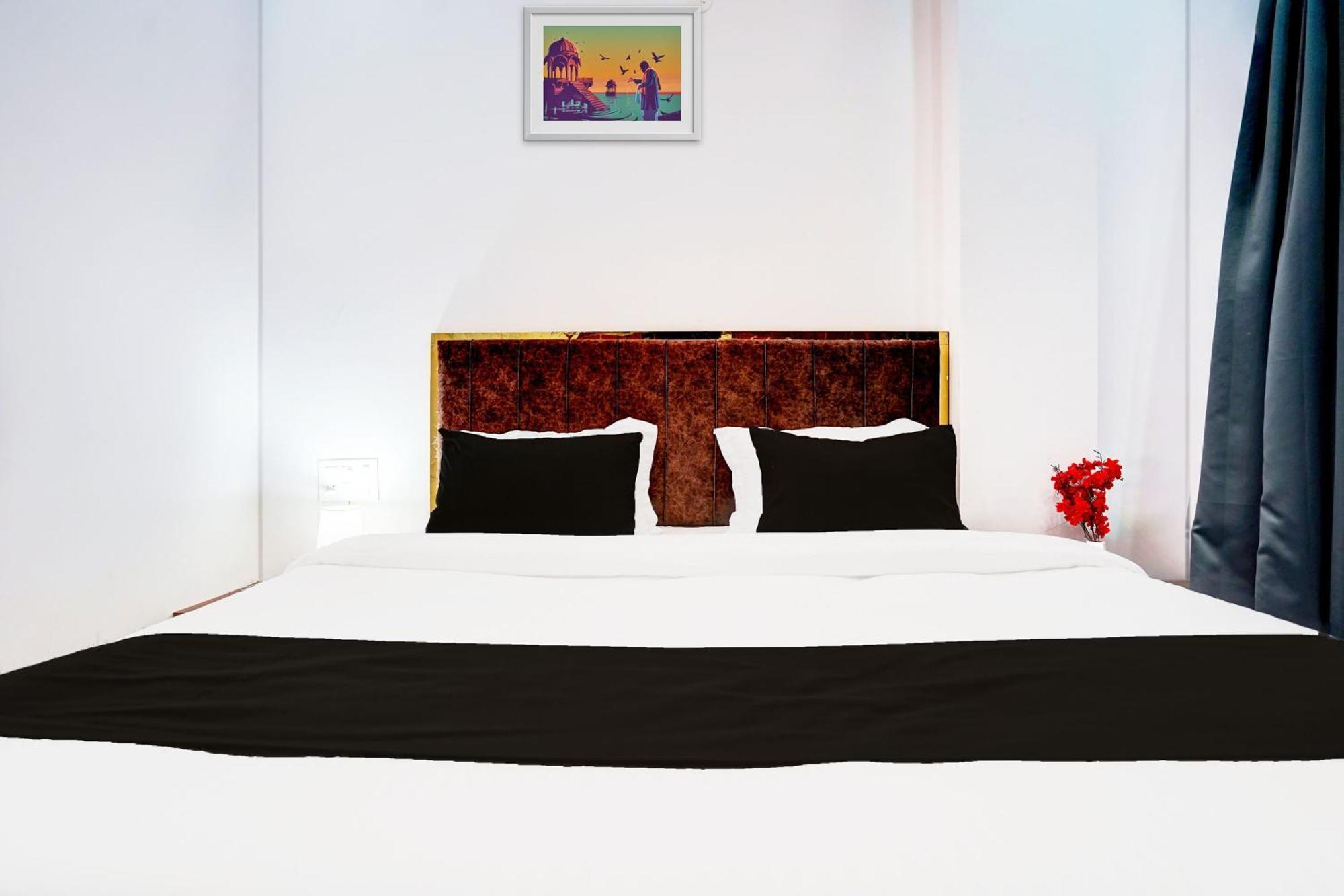 Hotel O Raj Gharana 3*