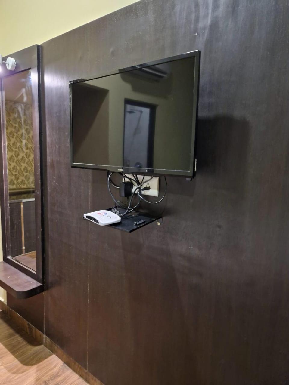 Hotel Bhagwat - Economy In With Swimmimg Pool 3*