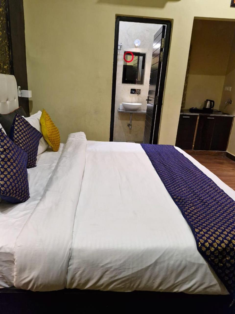 Bhagwat - Economy In With Swimmimg Pool Hotel