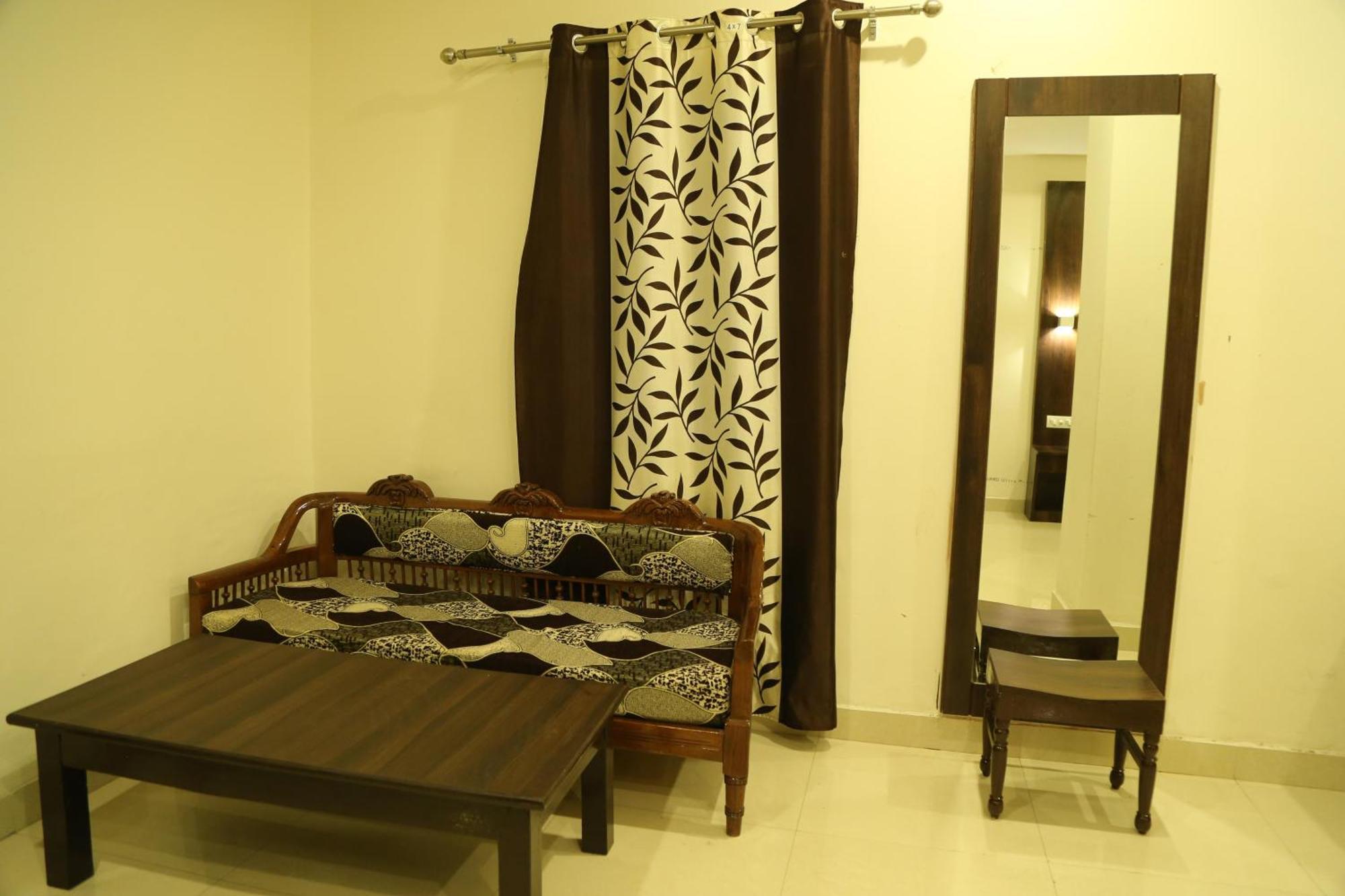 Hotel Krishna Palace *