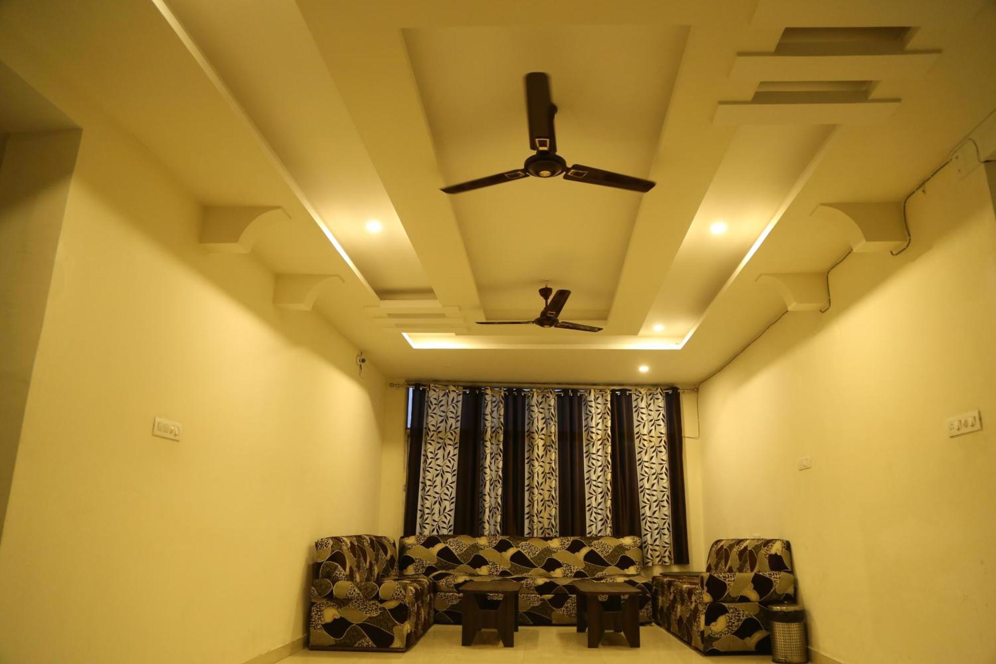 Hotel Krishna Palace *
