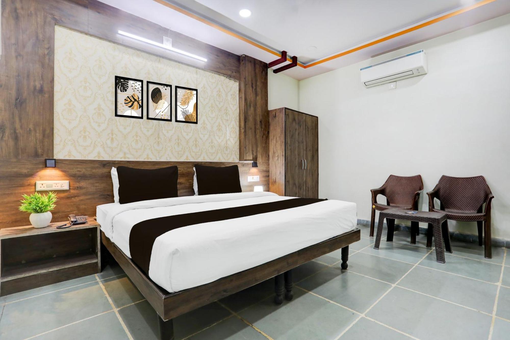 O Sector 6 Hiran Magri 4*