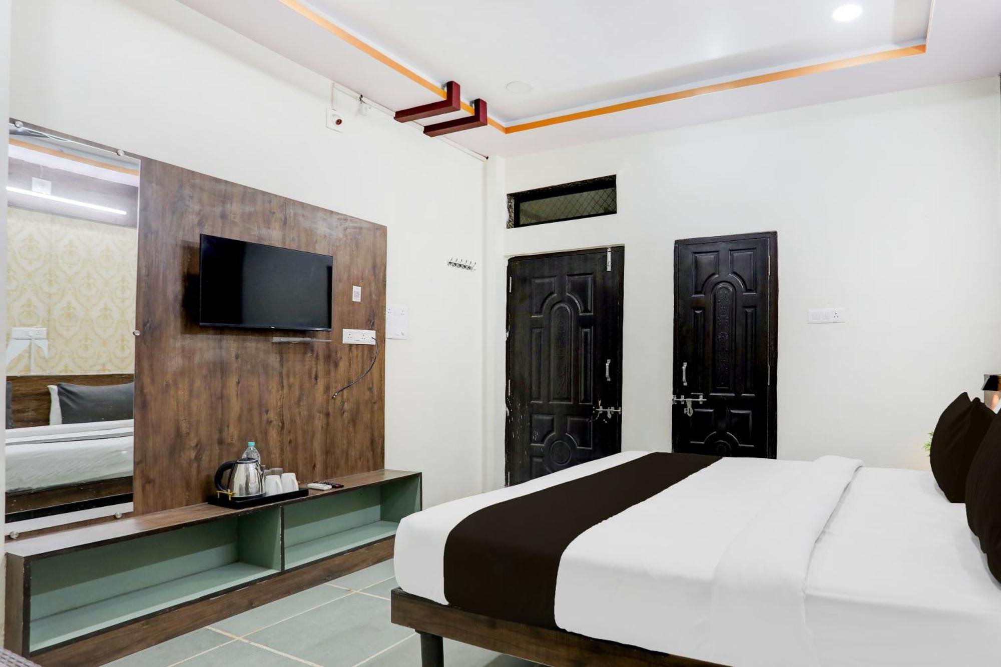 O Sector 6 Hiran Magri 4*