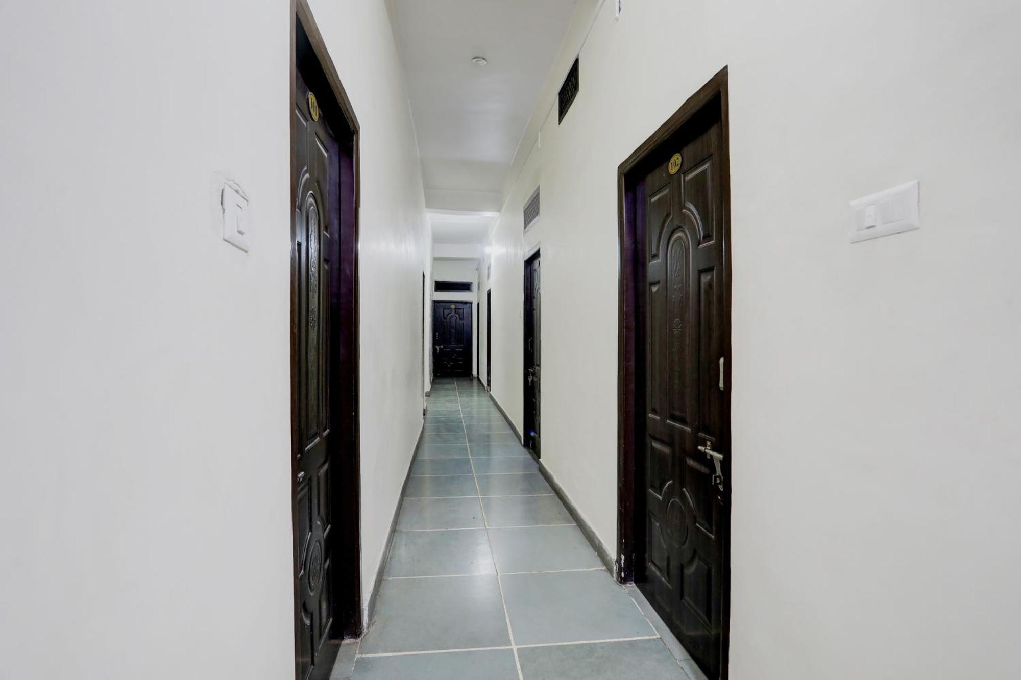 O Sector 6 Hiran Magri Hotel 4*