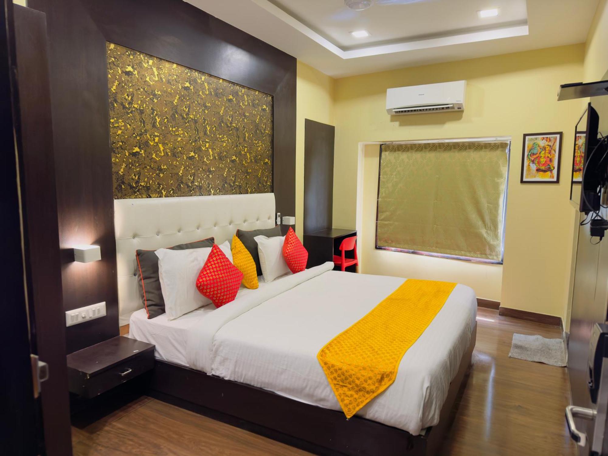 Bhagwat - Economy In With Swimmimg Pool Hotel