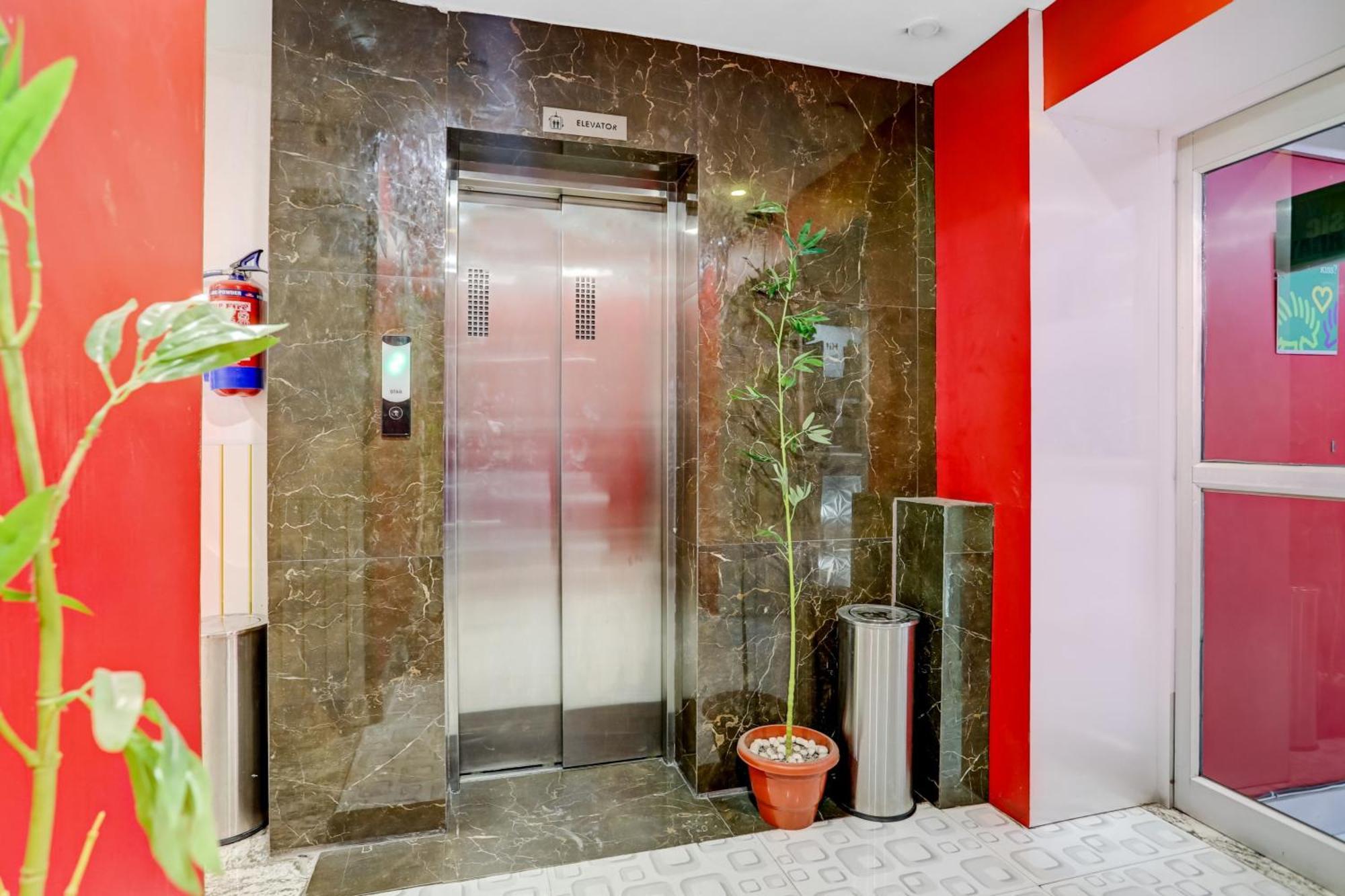 Collection O Sandal Hotel 3*