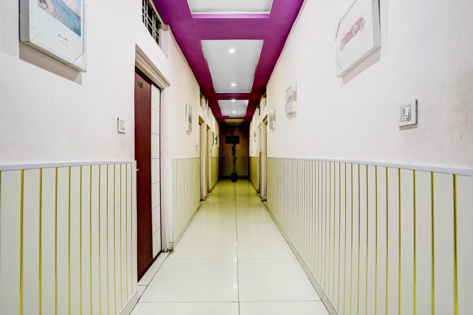 Collection O Sandal Hotel 3*