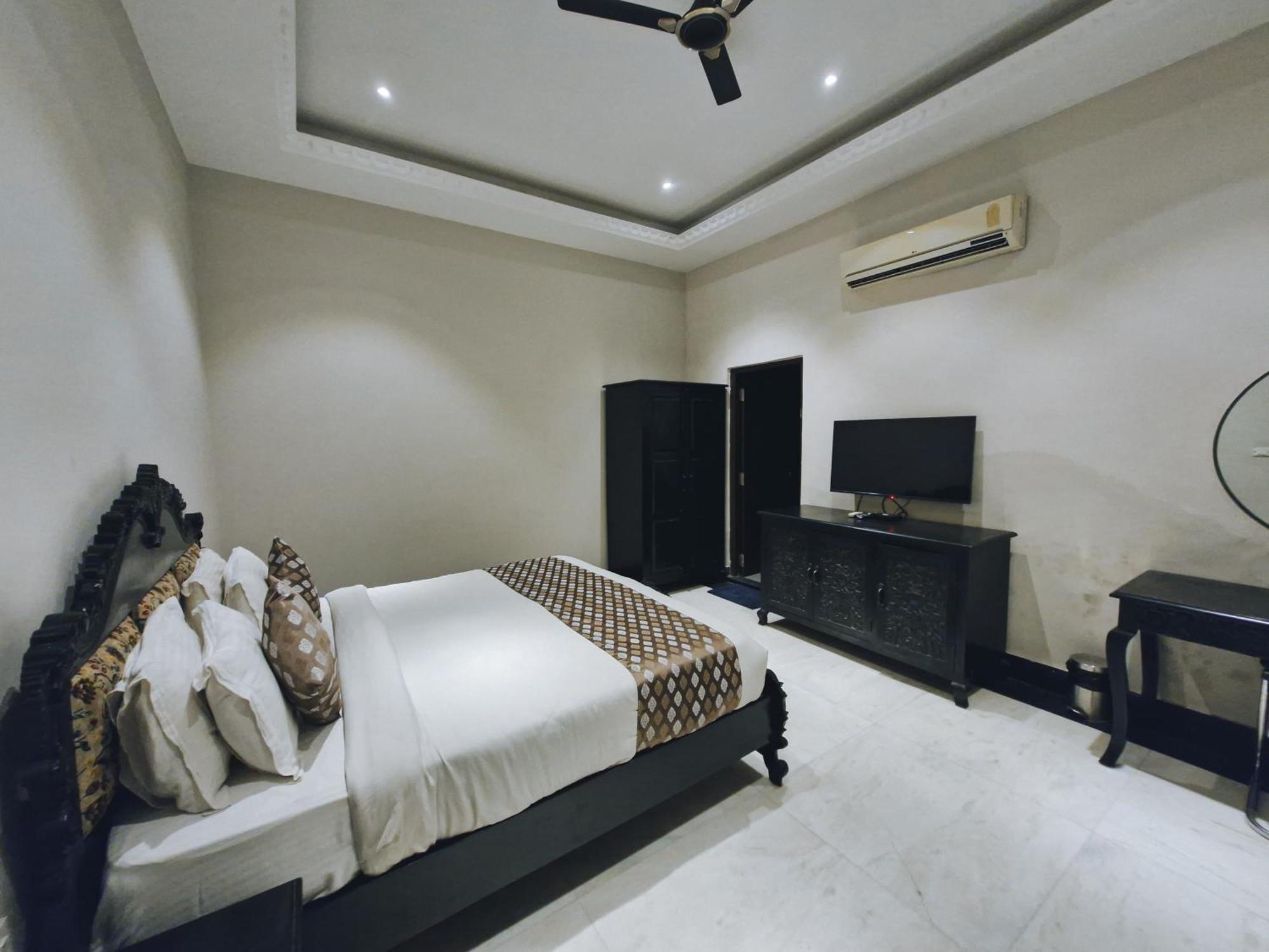 Surya Kothi Hotel 3*
