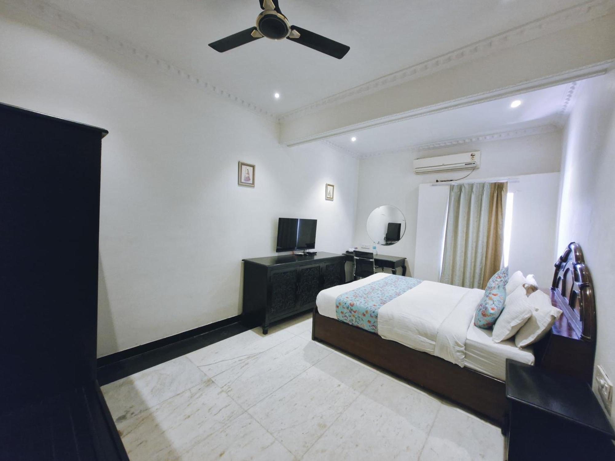 Surya Kothi 3*