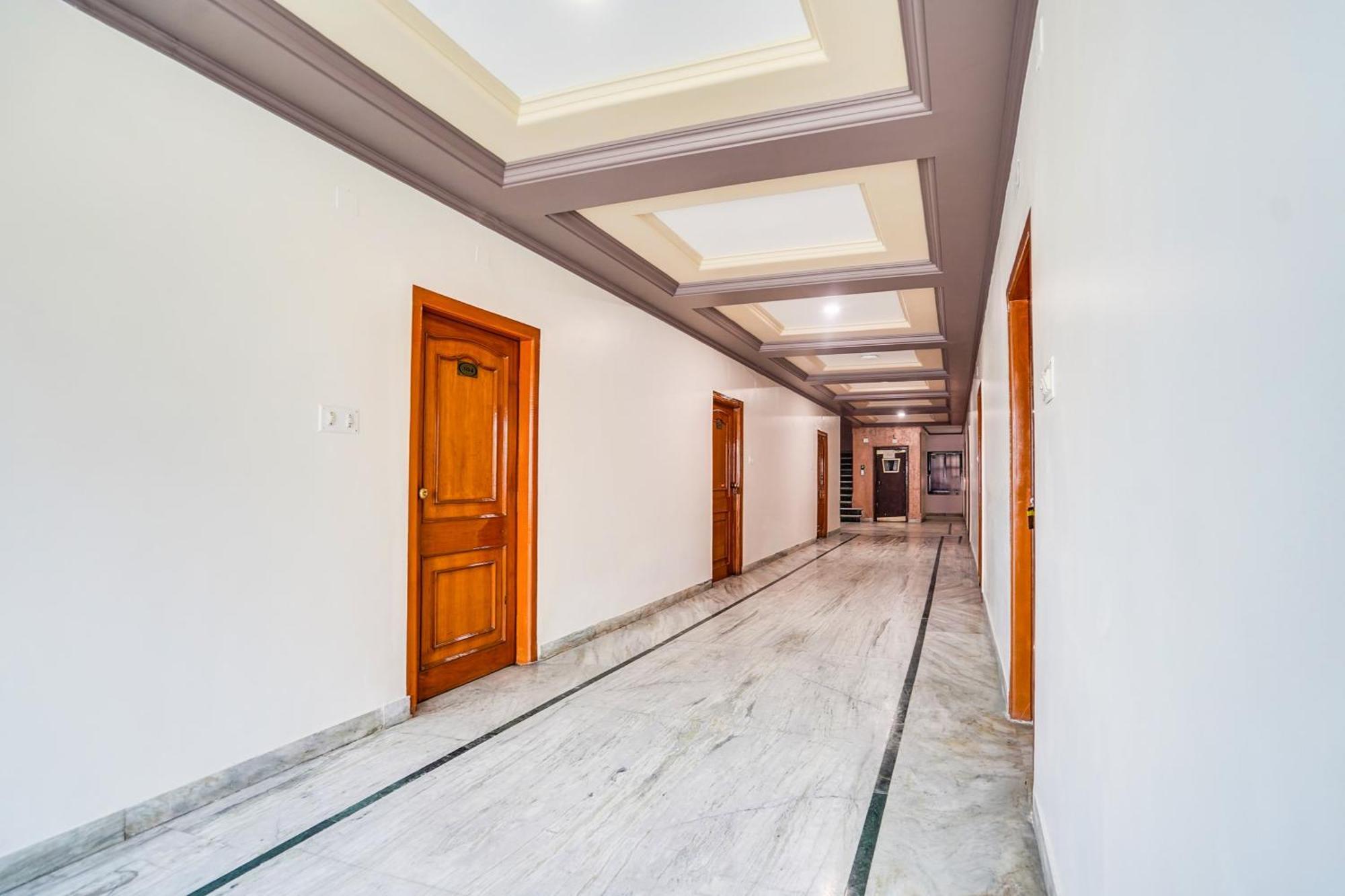 Hotel Super Collection O Paras Circle Formerly Osheen Palace 3*