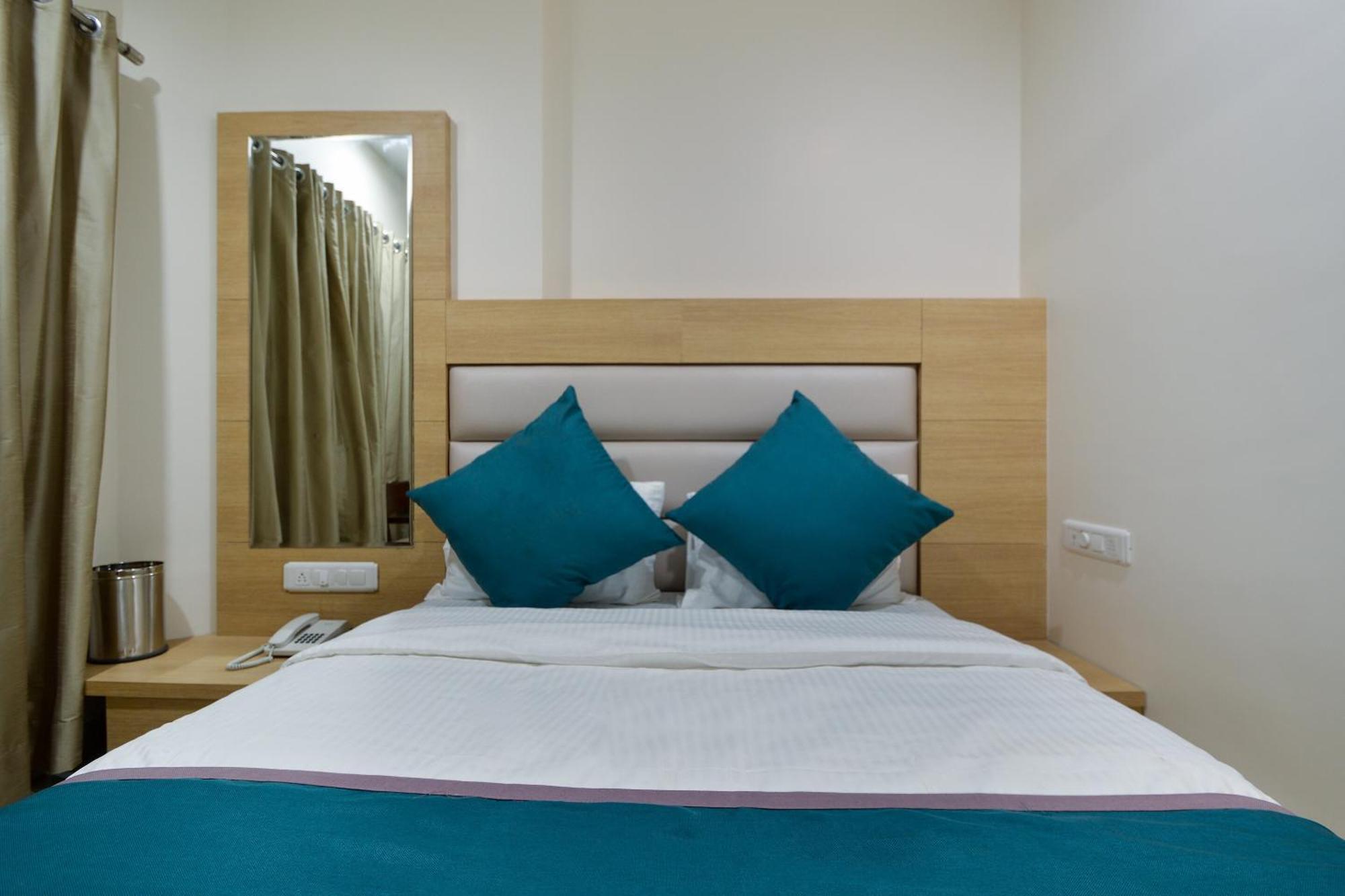 Hotel Collection O Surajpole Formerly Blu Orchid 3*