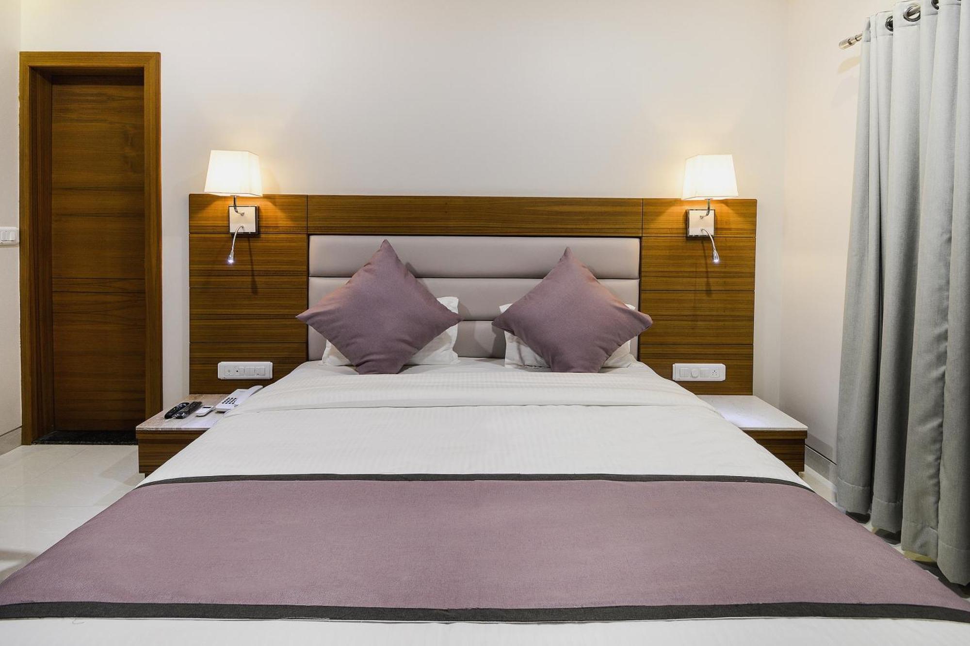 Collection O Surajpole Formerly Blu Orchid 3* Udaipur