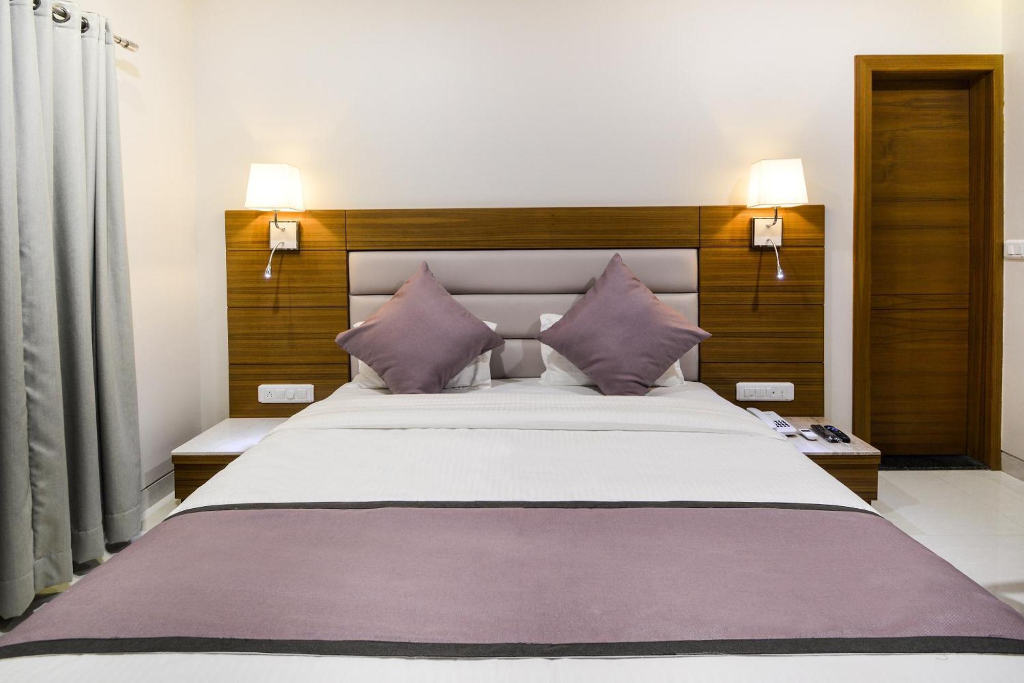 Collection O Surajpole Formerly Blu Orchid Hotel 3*
