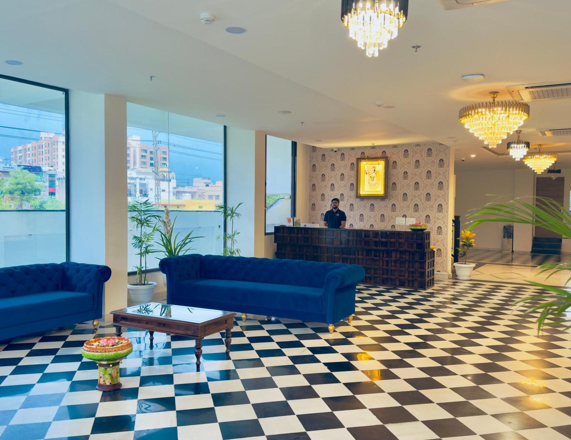 The Glance By Naina Staycation - Rooftop Swimming Pool ! Prime Location ! Awarded ! Big Parking ! *