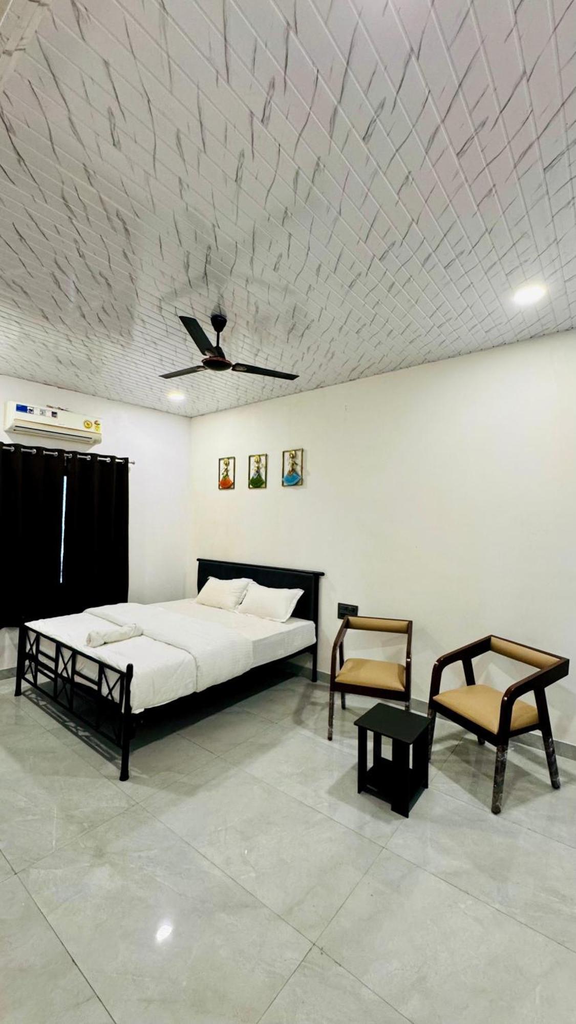 Rathore Hotel 3*