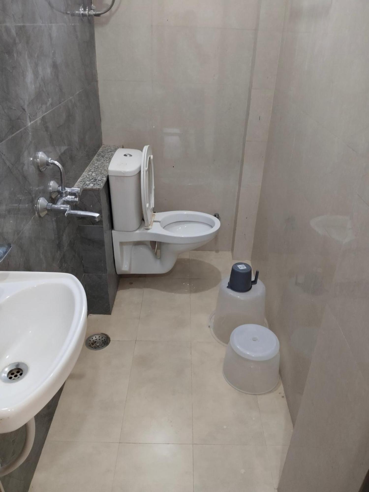 Bhavya Palace 3*