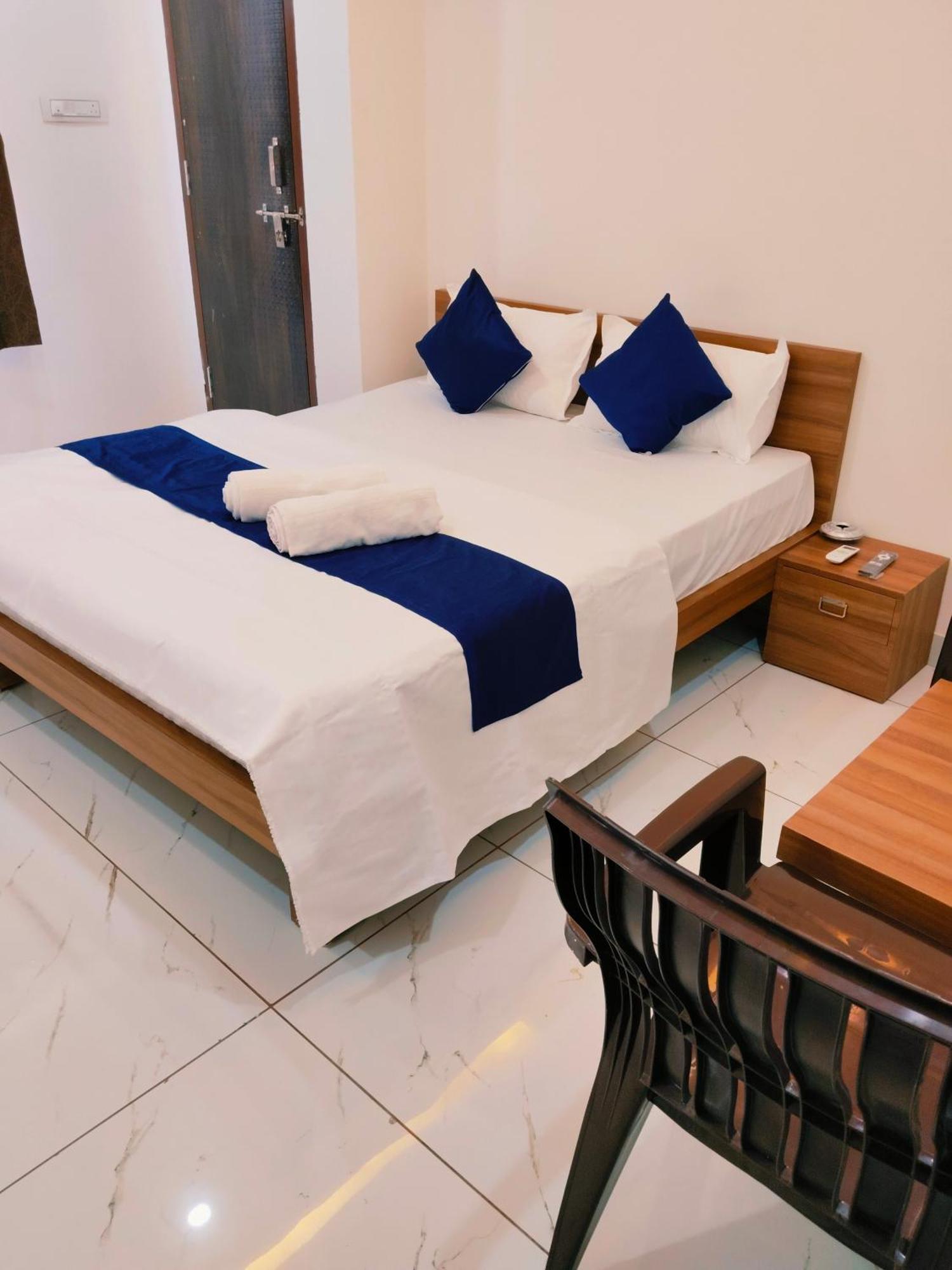 Hotel Bhavya Palace