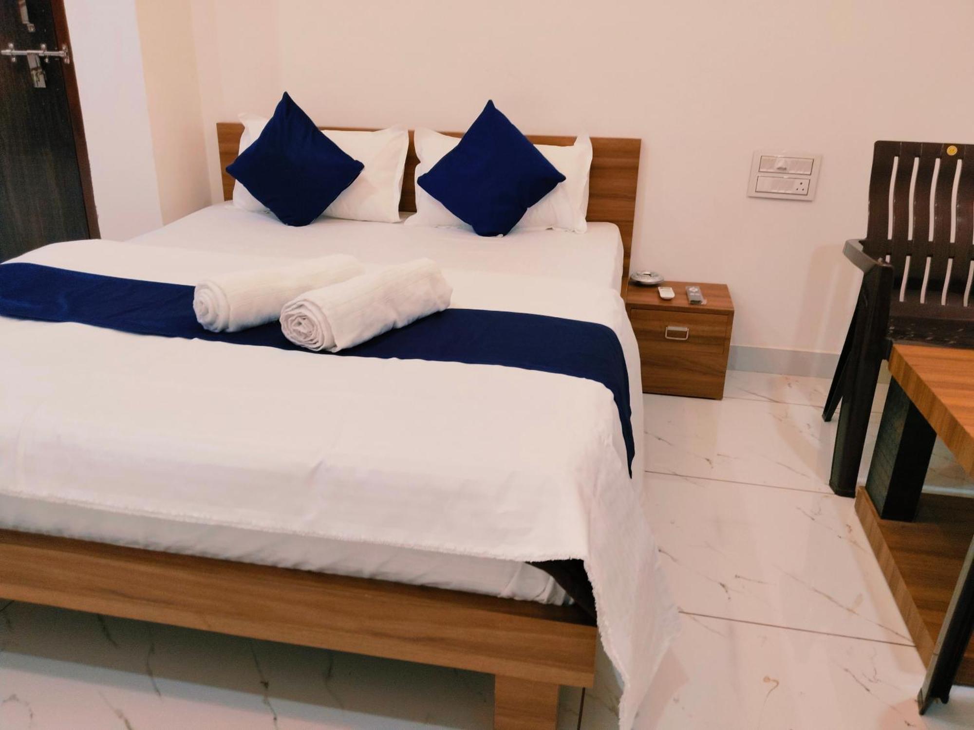 Bhavya Palace 3*