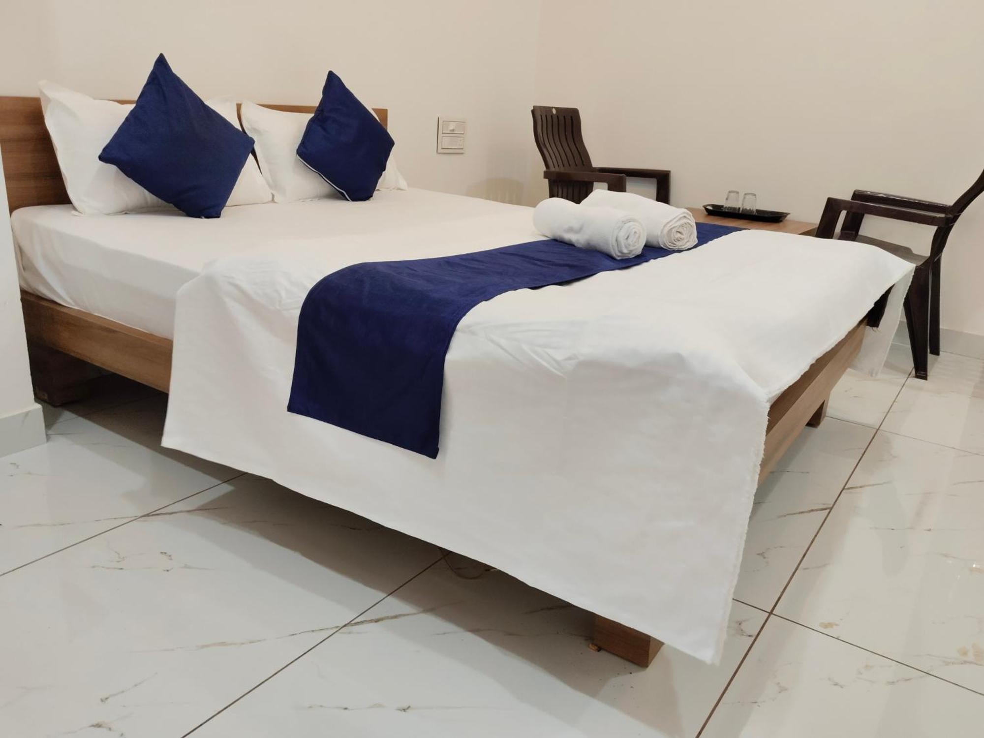 Hotel Bhavya Palace 3*