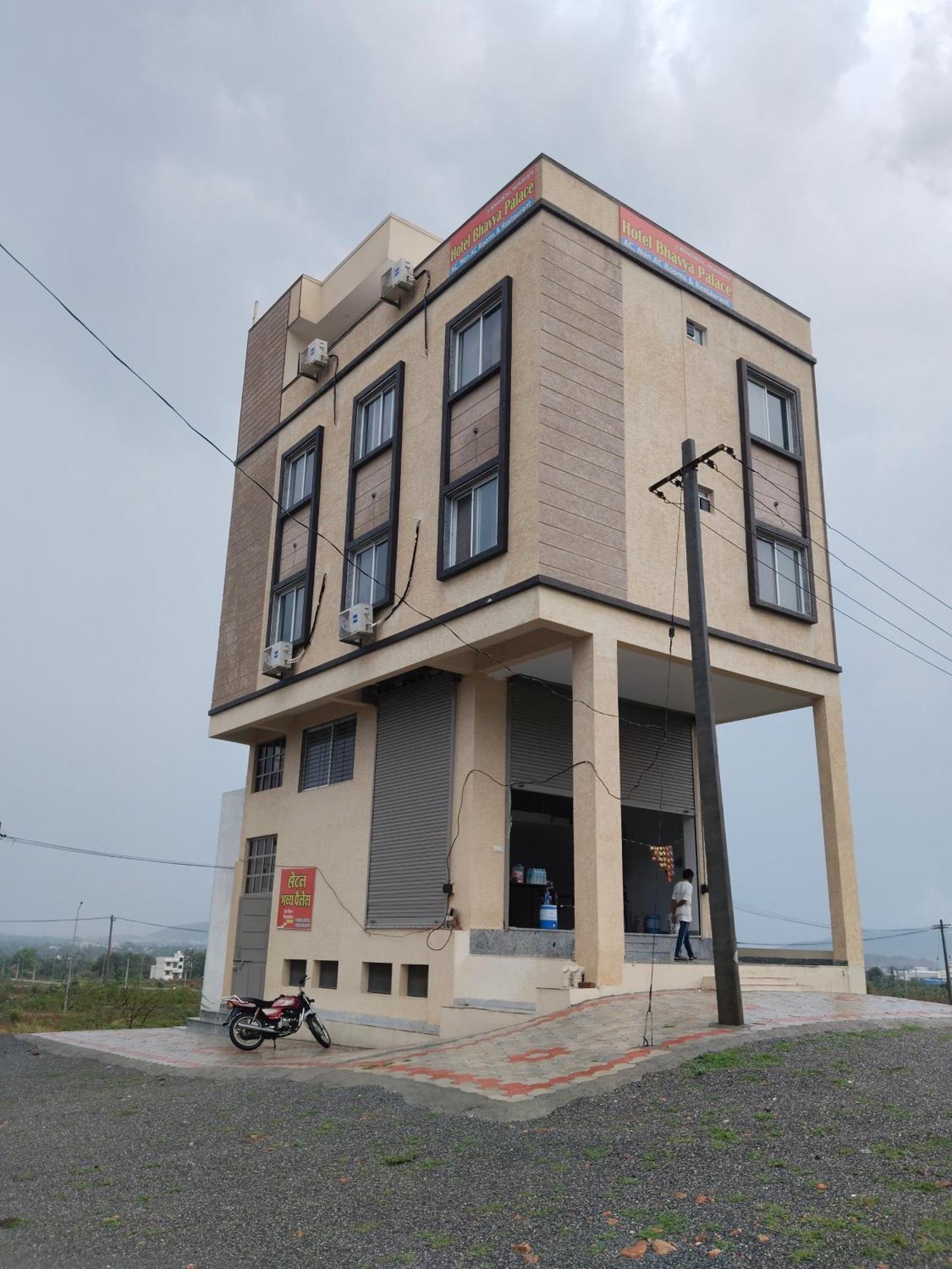 Bhavya Palace Hotel 3*