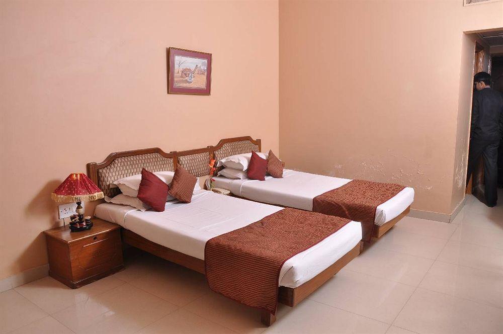 Vishnupriya Hotel