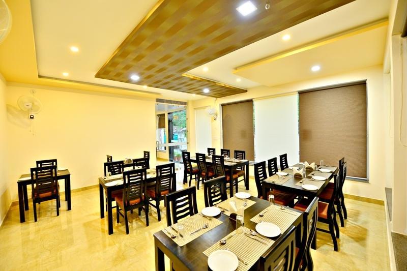 Mukund Hotel 2*