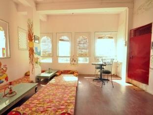 Devi Guest house 2*