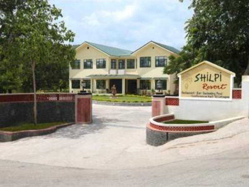 Amantra Shilpi & 3*