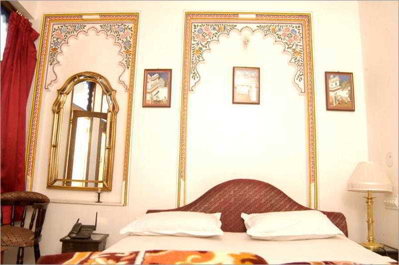 Mantra Hostel *