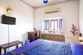 Hotel Sargam Sadan 2*