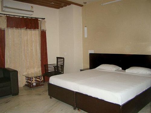 Fabhotel Hadi Rani 3*