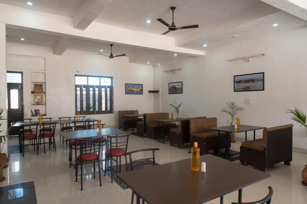 Hotel Oyo 11743 Shree Krishna Udaipur