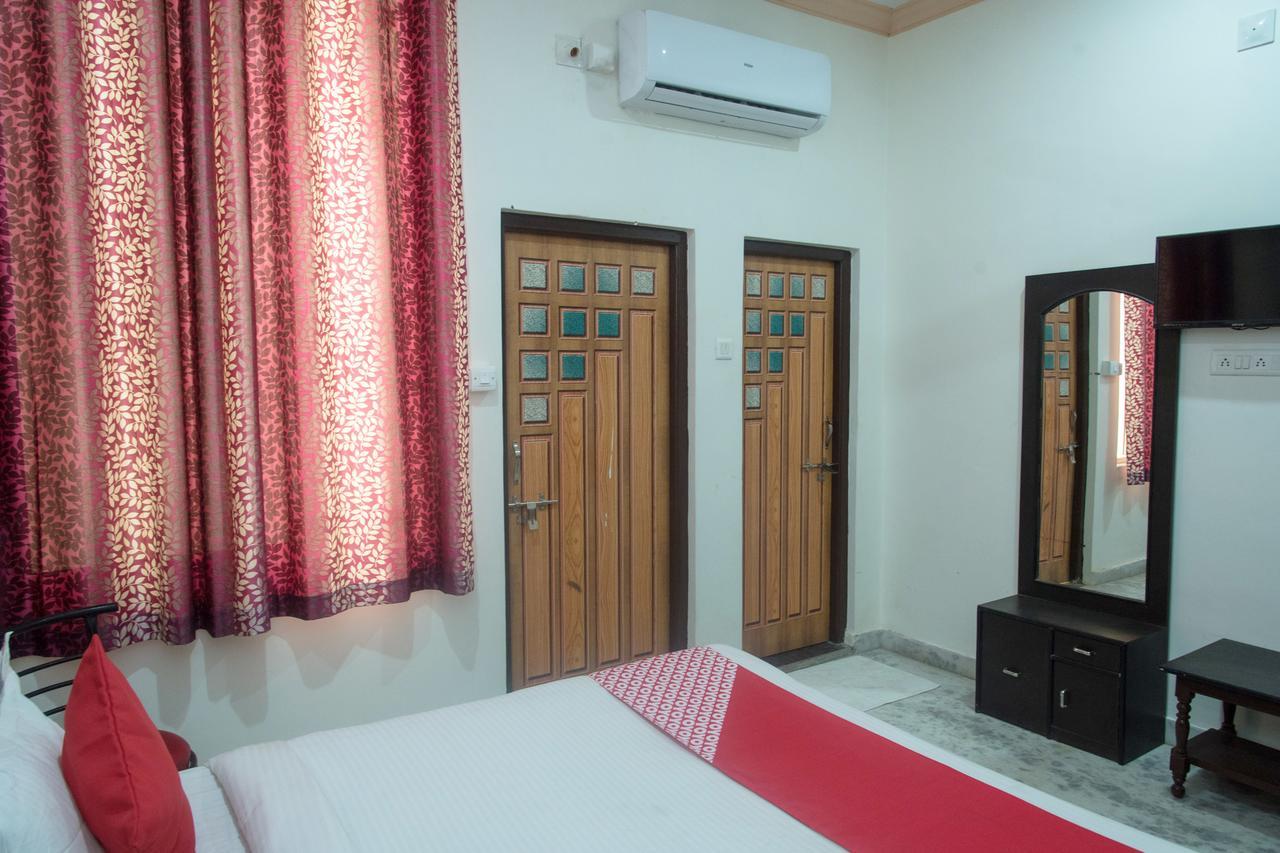 Oyo 11743 Shree Krishna Hotel 3*