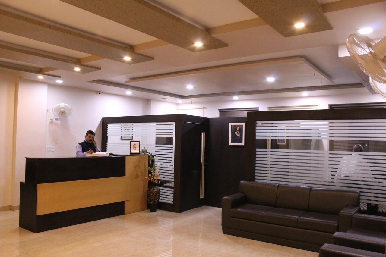 Mukund Hotel