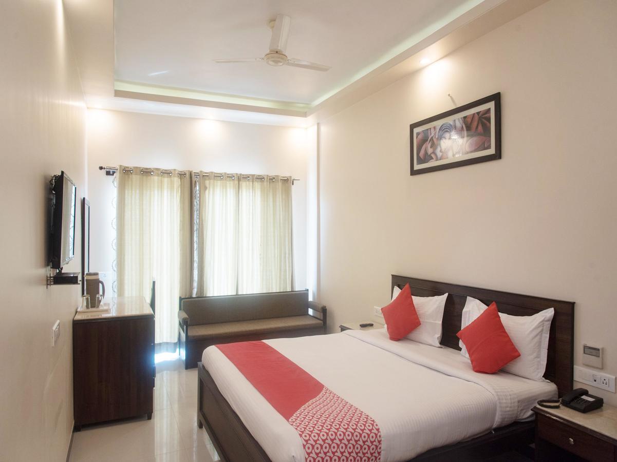Hotel Oyo 3083 Le Grand 3*