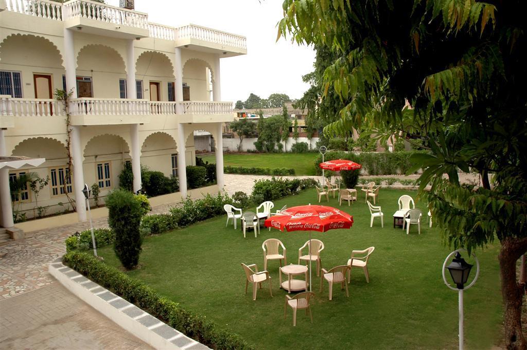 Saheli Palace Hotel *
