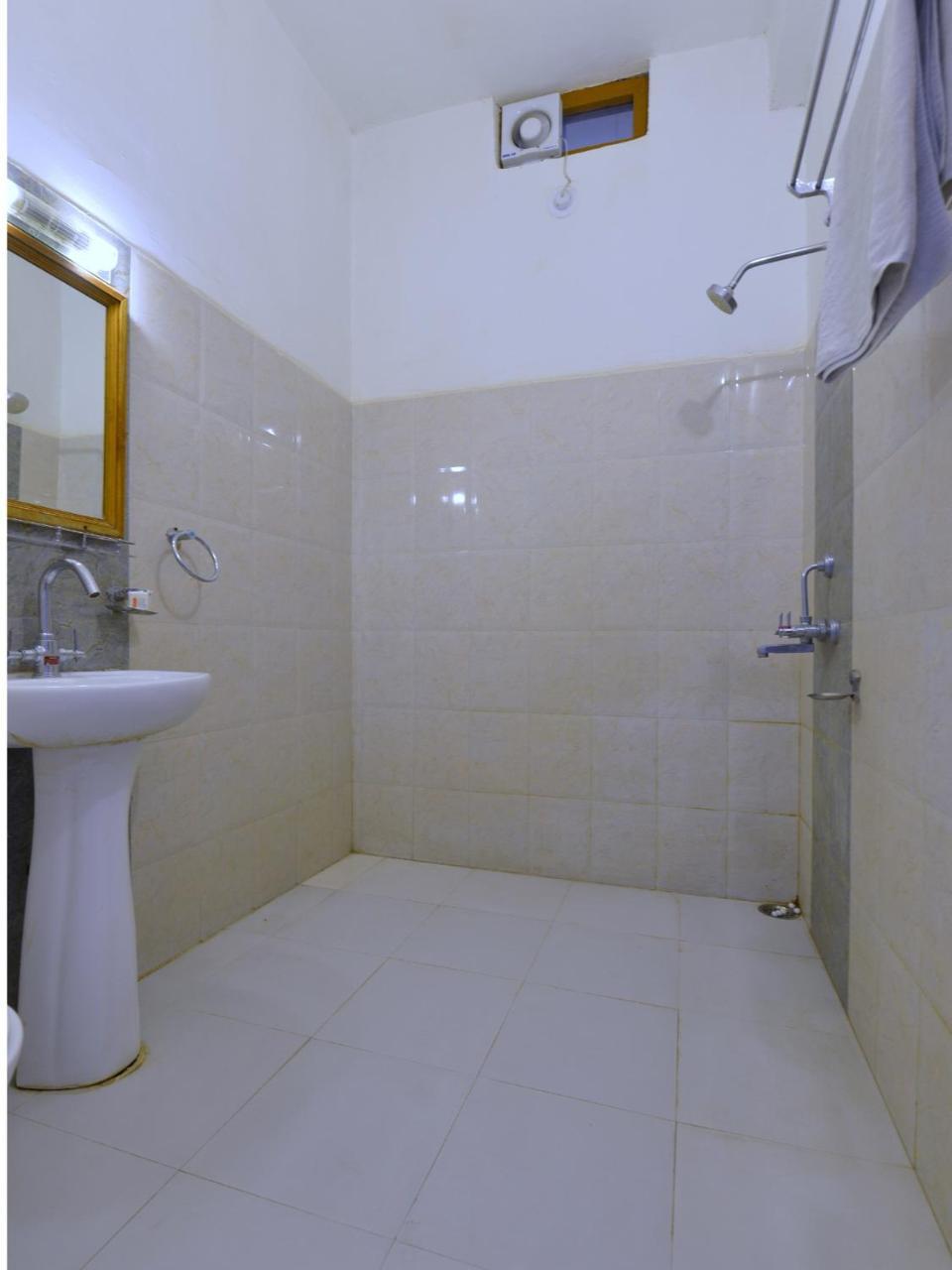 Hotel Oyo 1159 Hotel Chandra Prakash 2*