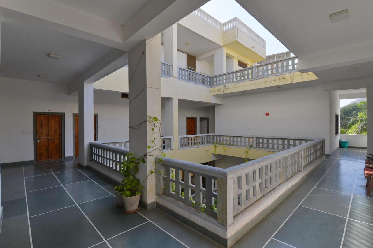 Hotel Oyo 1159 Hotel Chandra Prakash 2*