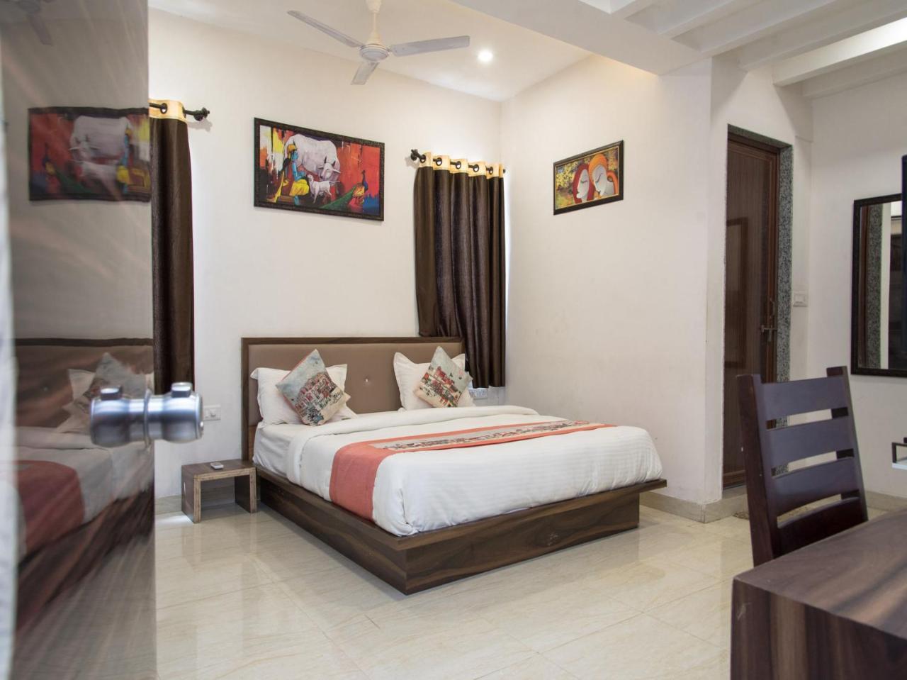 Oyo Paheli Palace Hotel