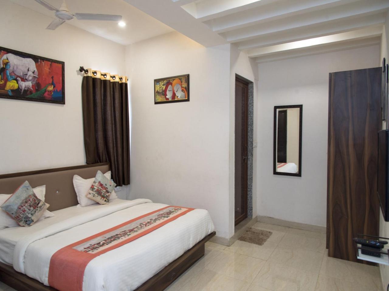 Hotel Oyo Paheli Palace