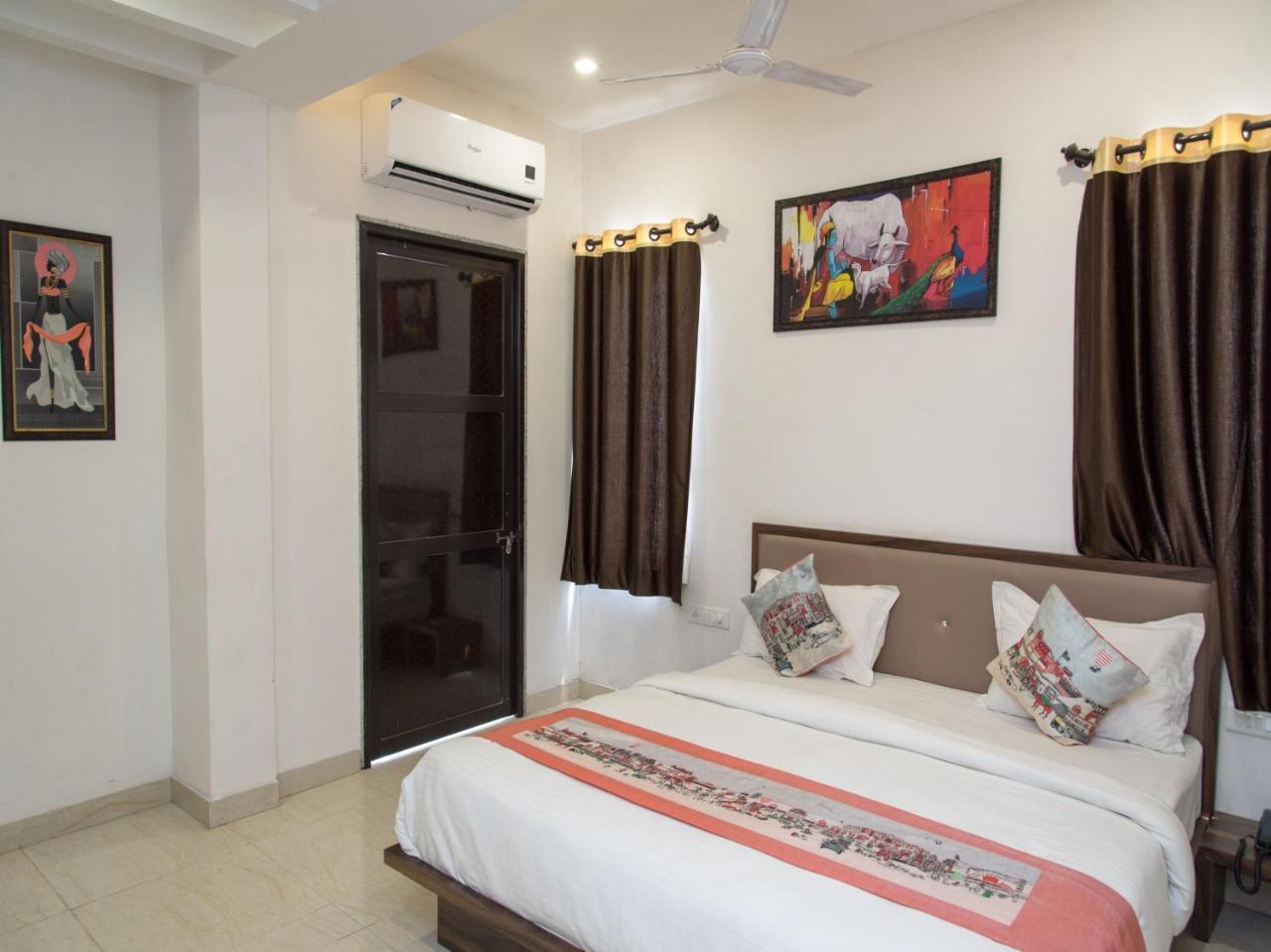 Oyo Paheli Palace Hotel