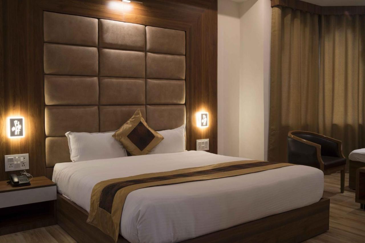 Rishika Clarks Hotel 3*