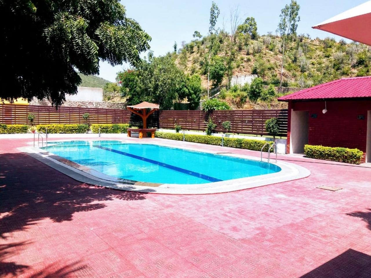 Rishika Clarks Hotel 3*