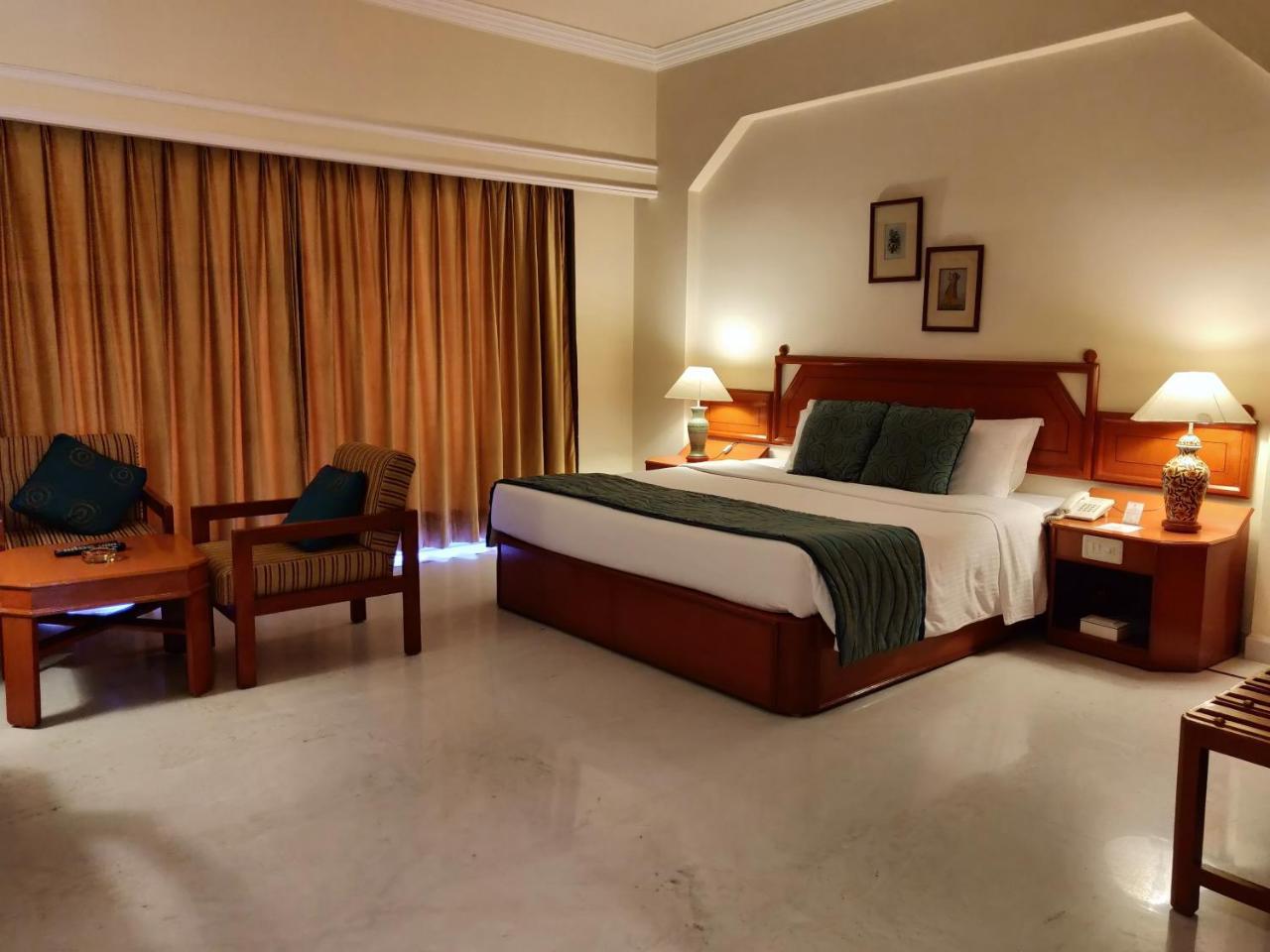 Rajdarshan - A Lake View In Hotel 4*