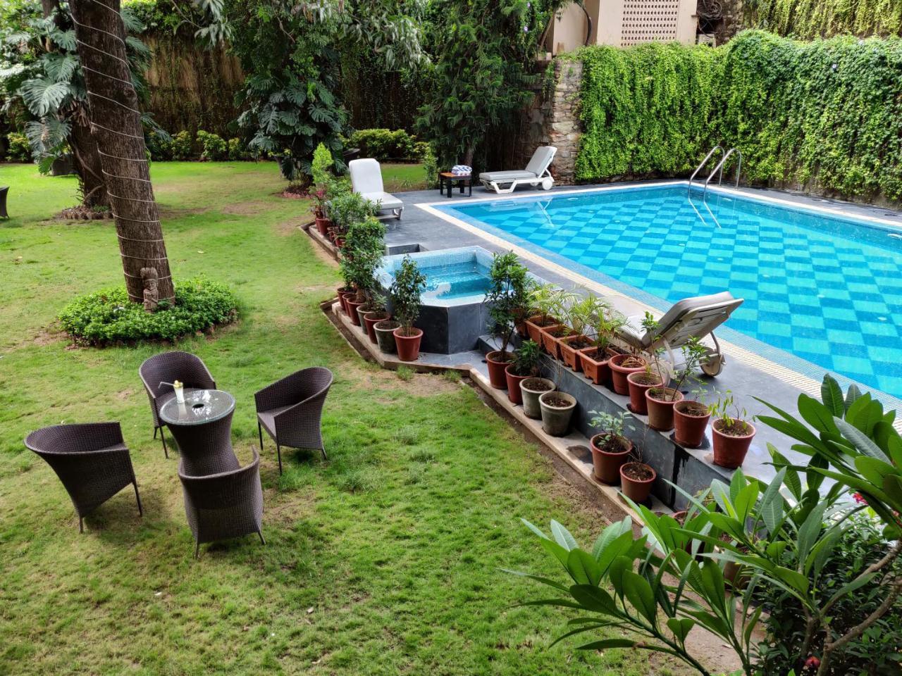 Rajdarshan - A Lake View In Hotel 4*