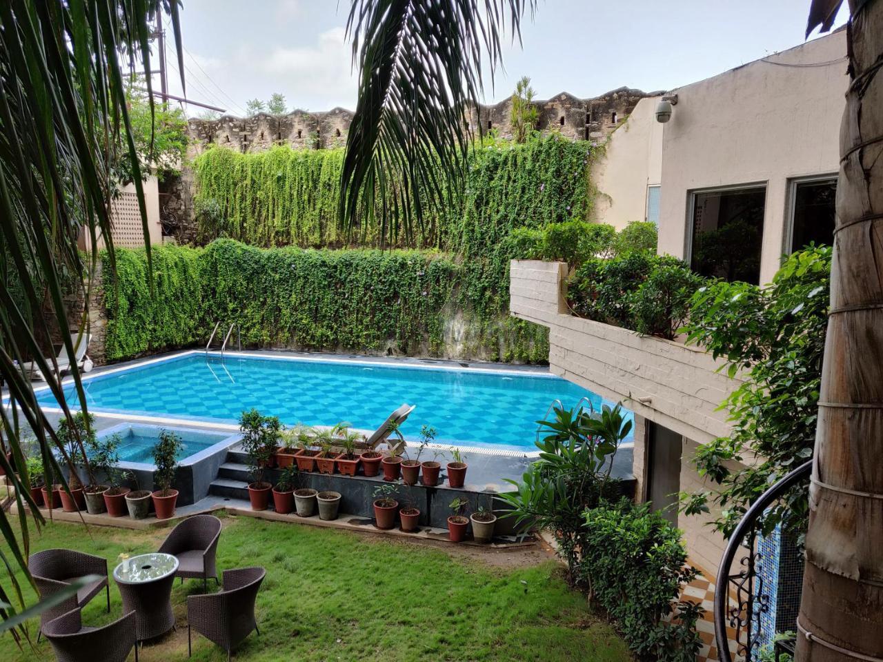 Rajdarshan - A Lake View In Hotel