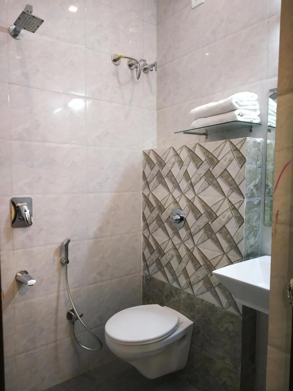 Suryansh Hotel